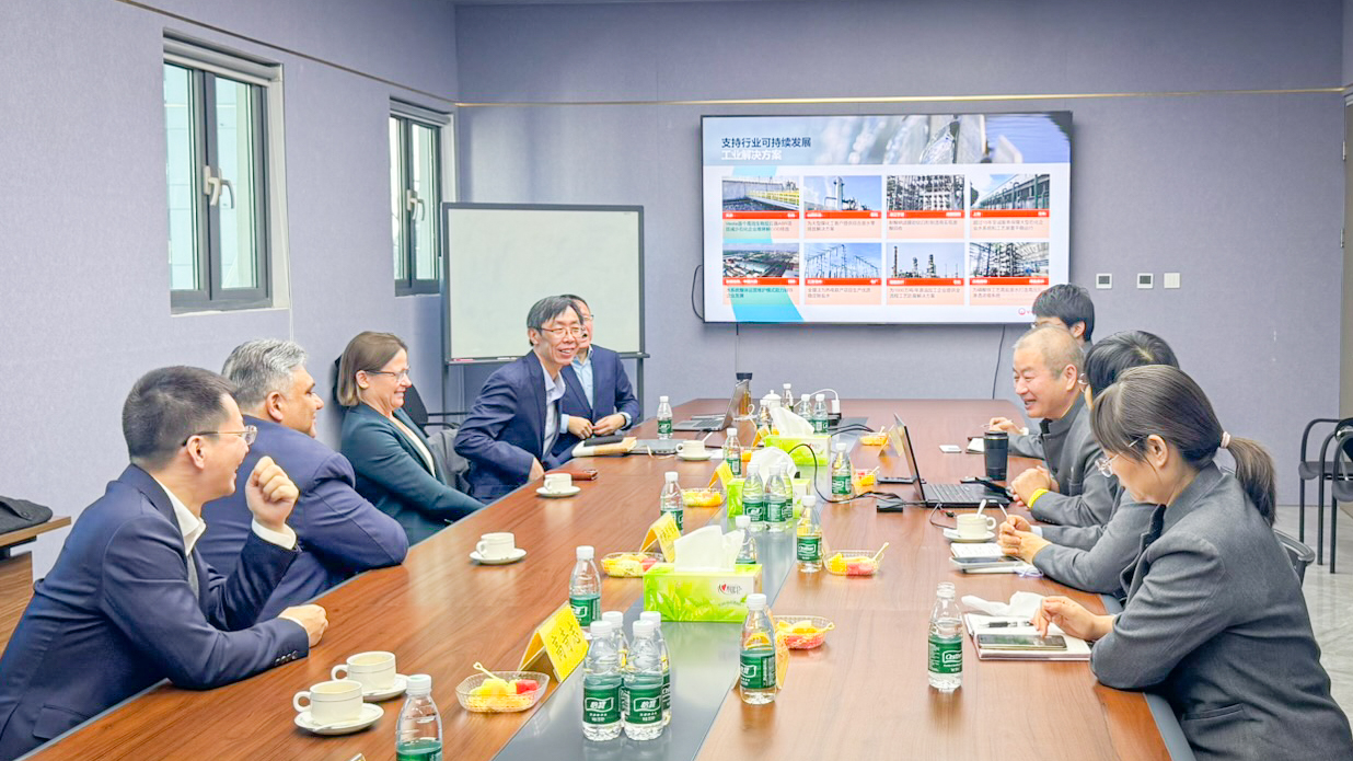 威立雅水务技术全球首席执行官CEO安兰蕙（Anne Le Guennec）一行光临壹定发互换参观